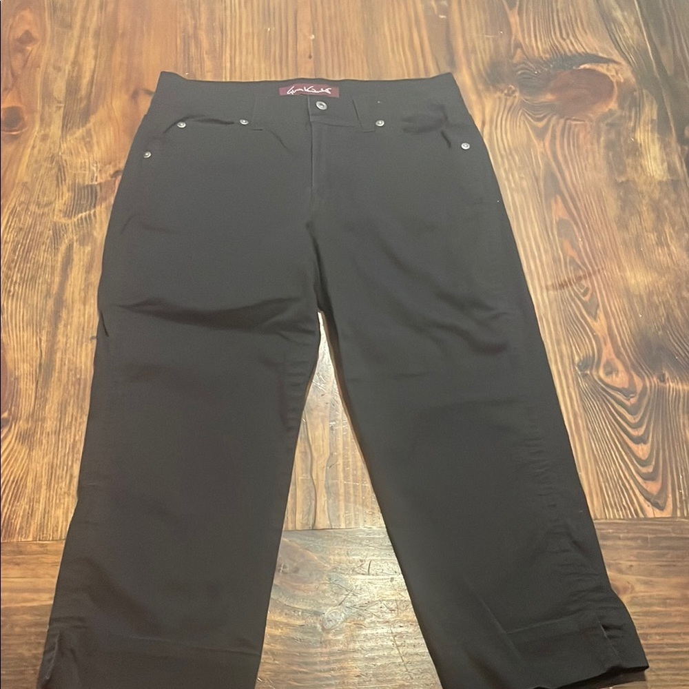 Gloria Vanderbilt Women’s Black Pants in excellent condition.